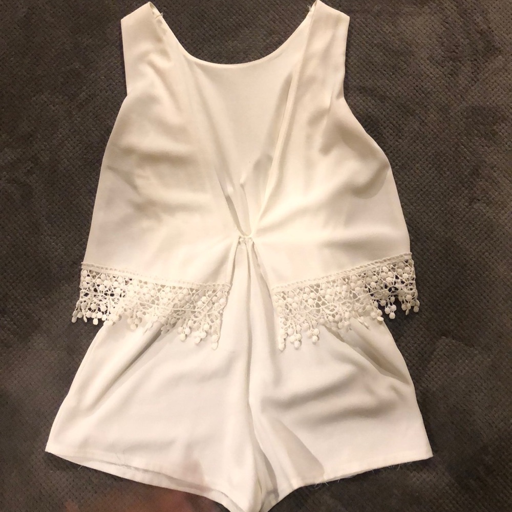 CLOTHES - Picture 3 of 3